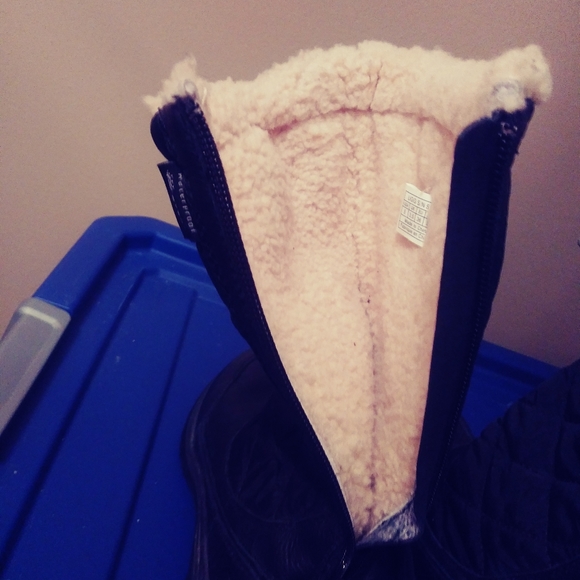 UGG Winter Boots - Size 5 Black - Picture 8 of 12